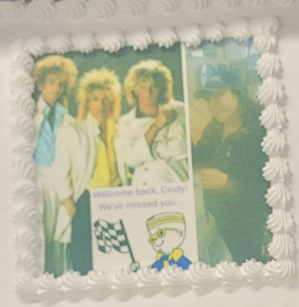 This is my co-worker, Cindy. She was off work for a bit and upon her return, I had a 'welcome back' cake made for her. I took some pictures, put them in frames and today she got them. That's her favorite band, 'Platinum Blonde'' on the cake and it was really delicious. 🎂❤️👍