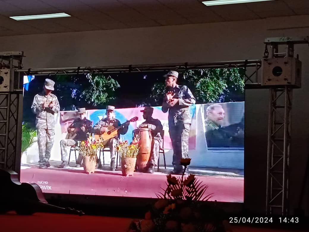 MinfarC's tweet photo. Se efectúa en las FAR primer encuentro de grupos típicos, una fuerte competencia de los aficionados, en la que algunos lo hacen a través de grabaciones enviadas al evento.
#GenteQueSuma https://t.co/4irIFJ7Bfu