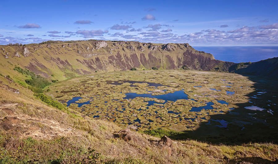 Volcanic Crater Easter Island Chile! buff.ly/49QI02I #easterisland #rapanui #crater #volcano #landscape #chile #landscapephotography #lake #AYearForArt #BuyIntoArt #giftideas @joancarroll