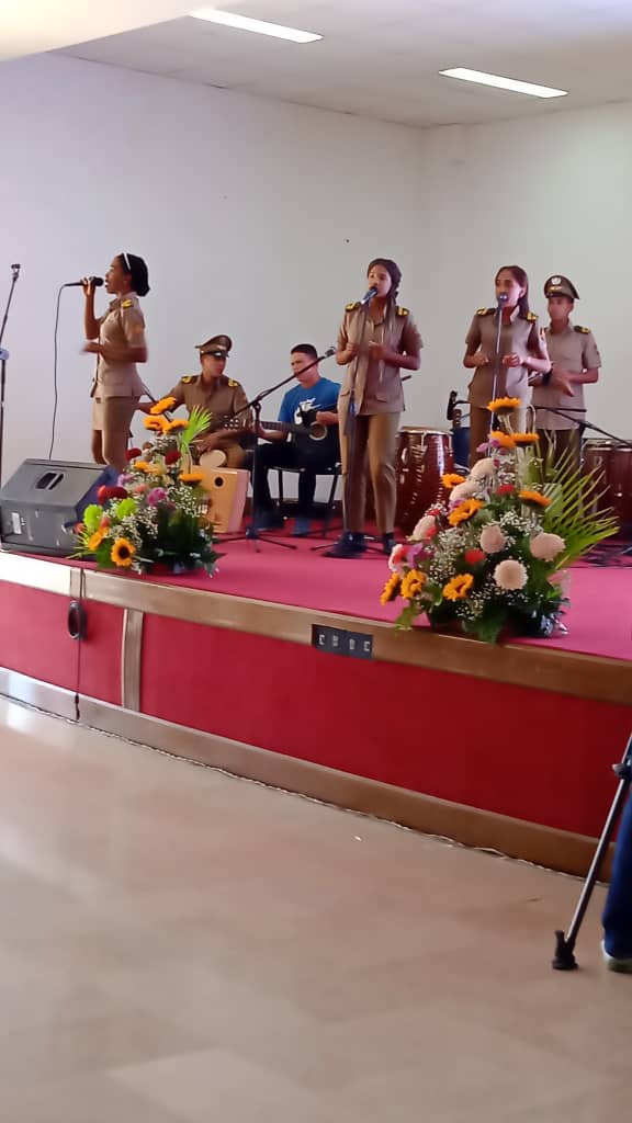MinfarC's tweet photo. Se efectúa en las FAR primer encuentro de grupos típicos, una fuerte competencia de los aficionados, en la que algunos lo hacen a través de grabaciones enviadas al evento.
#GenteQueSuma https://t.co/4irIFJ7Bfu