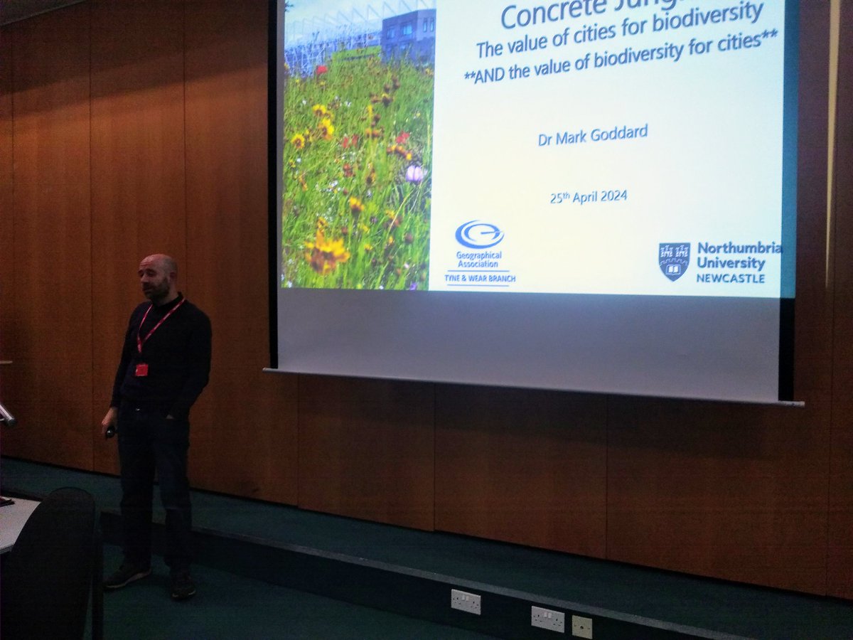 Huge thank you to @Mark_A_Goddard @NorthumbriaUni for his excellent talk today, 'Concrete Jungles? The value of cities for biodiversity' attended by about 20 students mainly from @KingsPriory & @STMRCA 🌍Thanks for coming!
