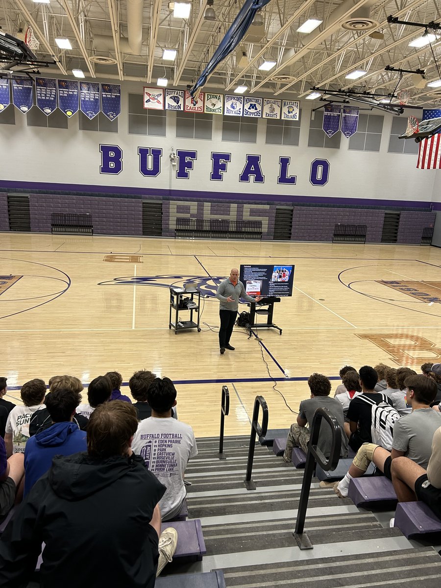 GoBisonFootball's tweet photo. A BIG thank you to Coach @CarmenPata for coming to @BHSBison to talk with our student-athletes & coaches! So many great takeaways & delivered in an easy-to-understand way!
The Bison Got Better Today!
π¦¬ππͺ
#ChangeYourBest // #B1Performance https://t.co/MyJl2ViJIy