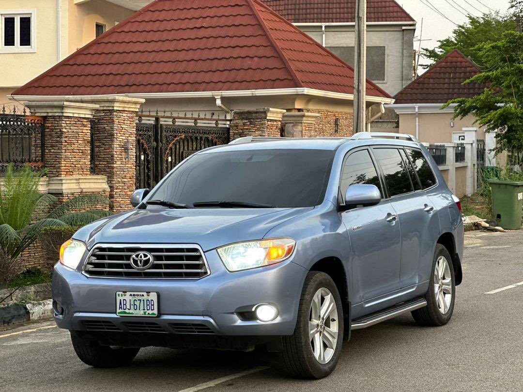 FRESH UPDATE! Excess clean confirm belgium standard 2009 Highlander keyless with power booth Dm or Call 09075065990 Abuja