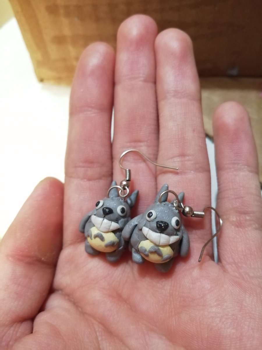 Soo I decide to make more earrings for my Sister this time I make some earrings of totoro my Sister really like that movie soo make this

#figure #earrings #totoro #myneighbortotoro