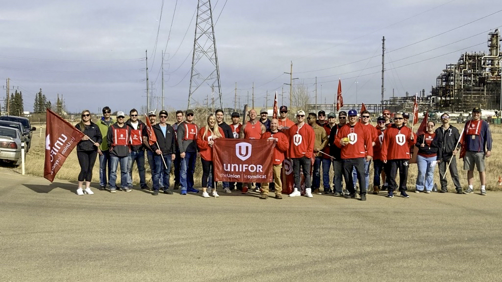 More than 100 Unifor Local 530-A members turned out April 24 to leaflet the gates of their workplace at the Shell Scotford facility in Fort Saskatchewan, Alberta. The energy workers are raising the profile of wage gaps between their facility and Shell's competitors. #canlab