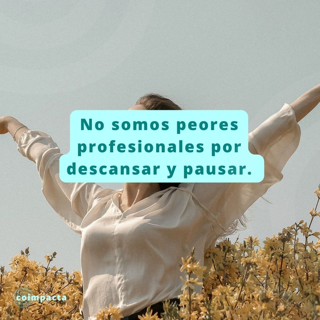 Esta visión nos perjudica, haciéndonos desconectar de nuestras propias necesidades planteándonos objetivos inalcanzables, o midiendo nuestro valor a través de nuestra capacidad para cumplirlos.