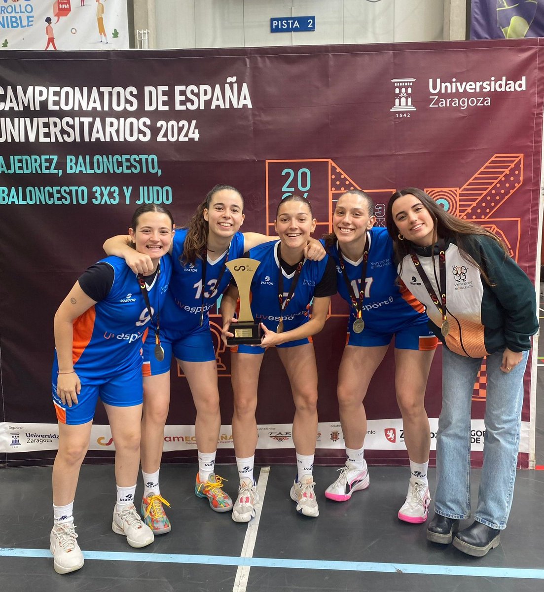 Enhorabuena a la <a href="/UVesports_/">UVesports</a>, campeon de España femenino.  Con mencion especial a nuestras jugadoras, Marina, Maria, Celia, Judit, Malena y Mónica. Enhorabuena chicas 💪🏀🏆
#jueganellasganamostodos  #CtoEspañaUniversitario