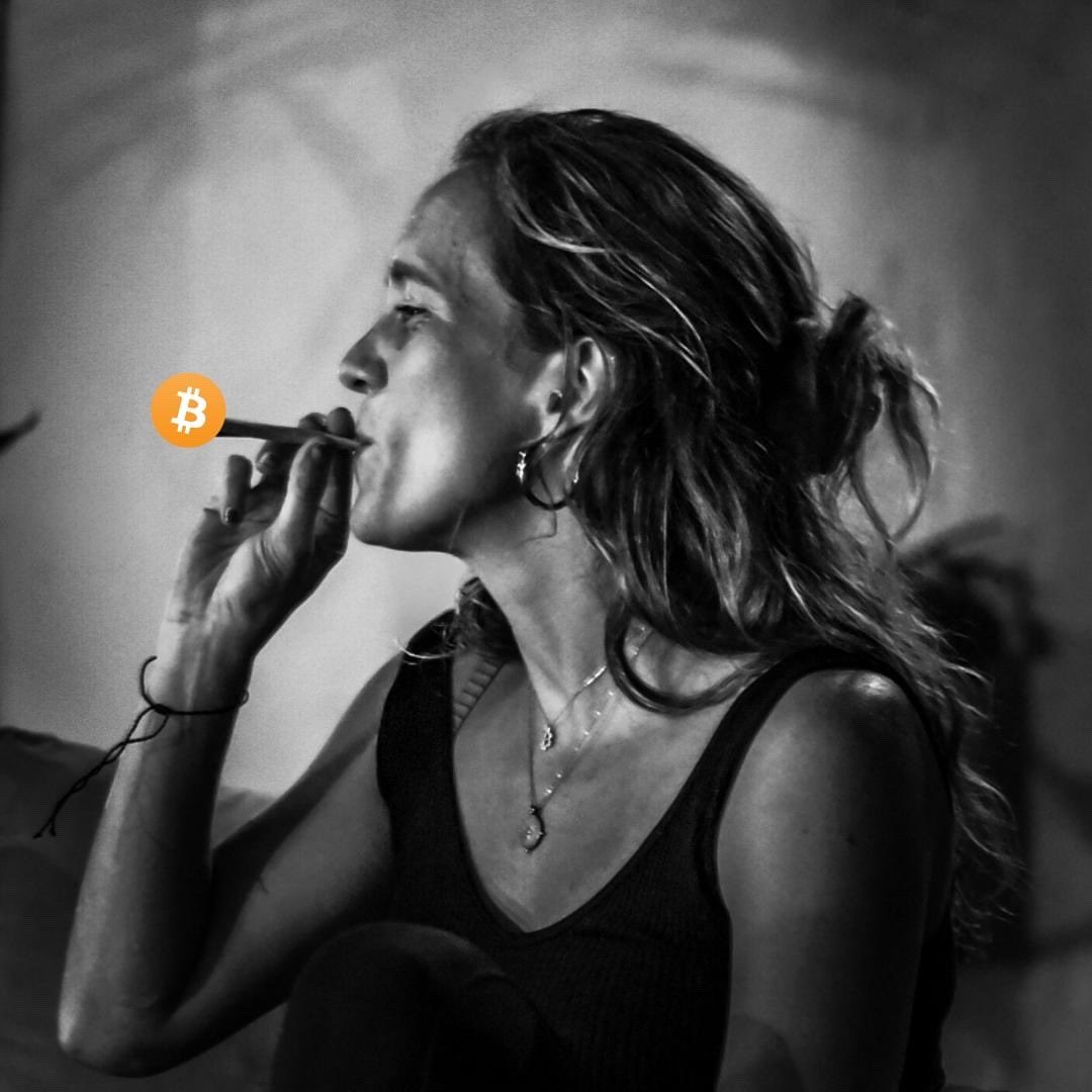 Wear your statement & Live your statement #Bitcoin Thank you @babeswhobitcoin for this epic picture, your trust and your support 🧡