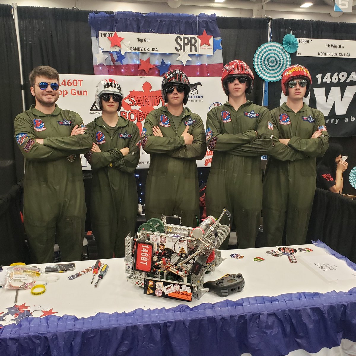 SandyVEXRobotic's tweet image. Time to Roll!  Watch us on the live stream! #vexworlds vexworlds.tv/#/channels/all