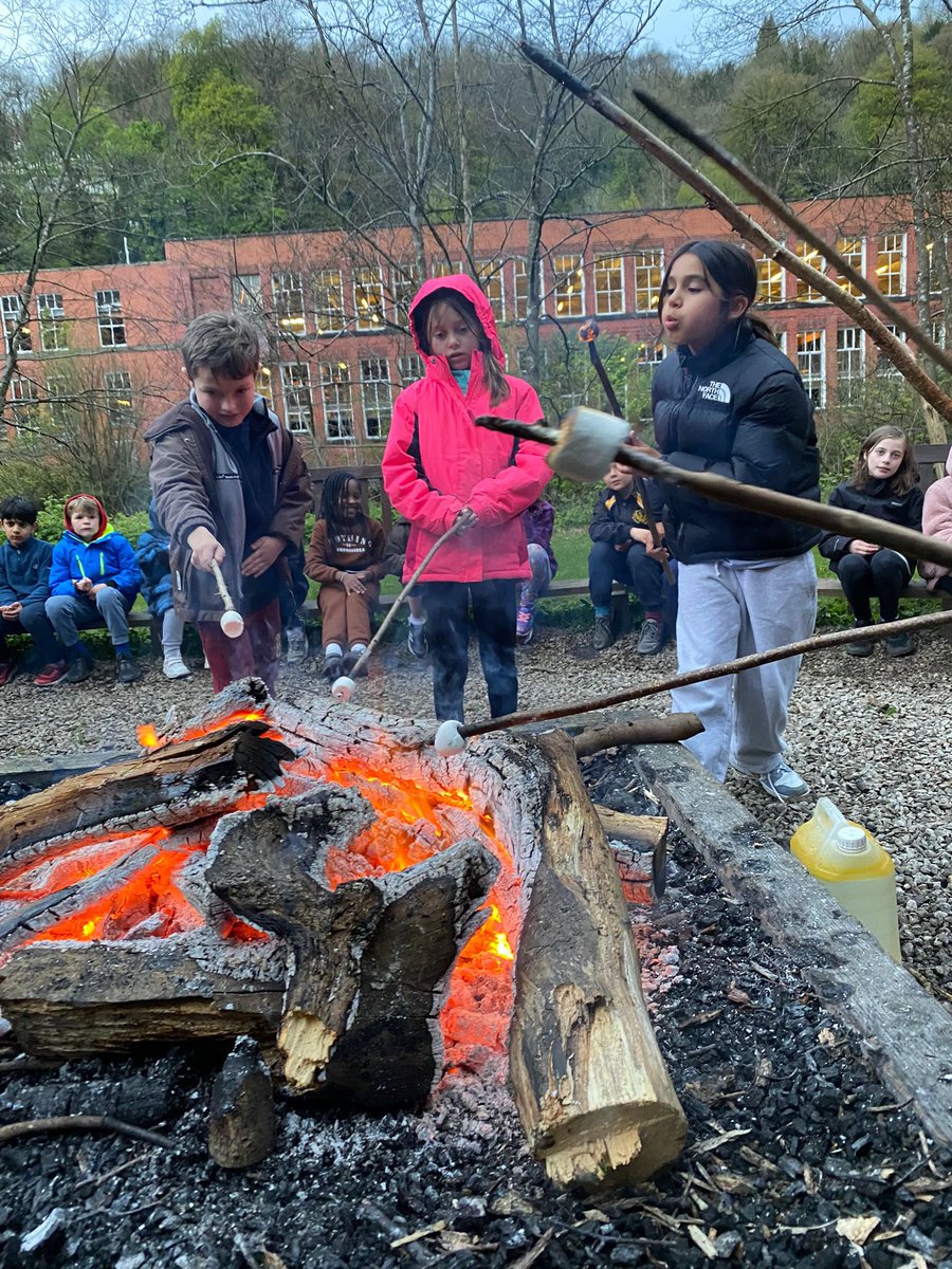 fromthepark's tweet photo. Year three and four had a blast tonight, toasting marshmallows and belting out campfire tunes! 🔥🎶 #GoodTimes #CampfireFun https://t.co/9OzzW3Nt8w