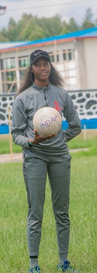 INDAHANGARWA WFC itozwa na NIYOYITA Alice ikizamuka muri D1 ihise igera kuri final ya peace cup 2024 nyuma yo guhigika amakipe amaze imyaka myinshi muri shampiyona.Congratulations coach Alice &amp; Indahangarwa WFC.Intego ni ukuzana igikombe mu karere ka Kayonza i Kabarondo.