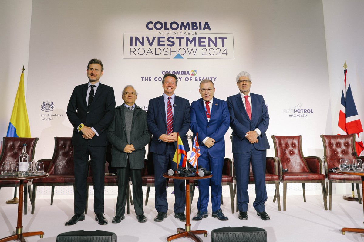 ¡Colombia y el Reino Unido cada vez más cerca de la transición energética! ⚡Ambos países firmaron un Plan de Acción para que Colombia se beneficie de la experticia británica en energías renovables y que fortalecerá nuestra colaboración #UKCOL🇬🇧🇨🇴 por un futuro más sostenible.