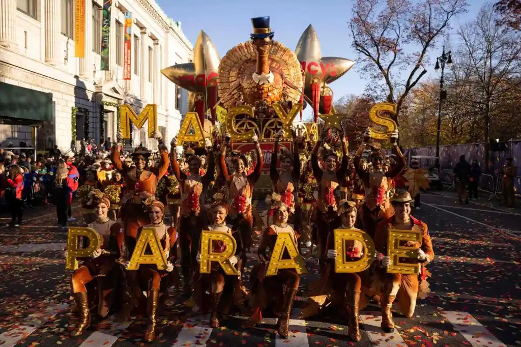 Thanksgiving spirit was alive in New York yesterday with thousands lining the streets for the annual Macy's Parade - a tradition since 1924! #MacysParade #Thanksgiving