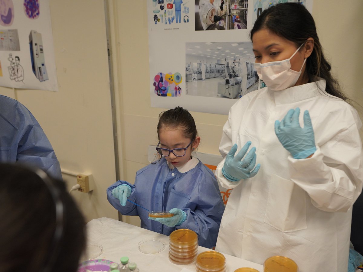 NIHClinicalCntr's tweet image. Children of the NIH staff had the opportunity to enjoy a variety of events at  the @NIHClinicalCntr today as part of NIH's Take Your Child to Work Day!
#TYCTWD #TakeYourChildToWorkDay