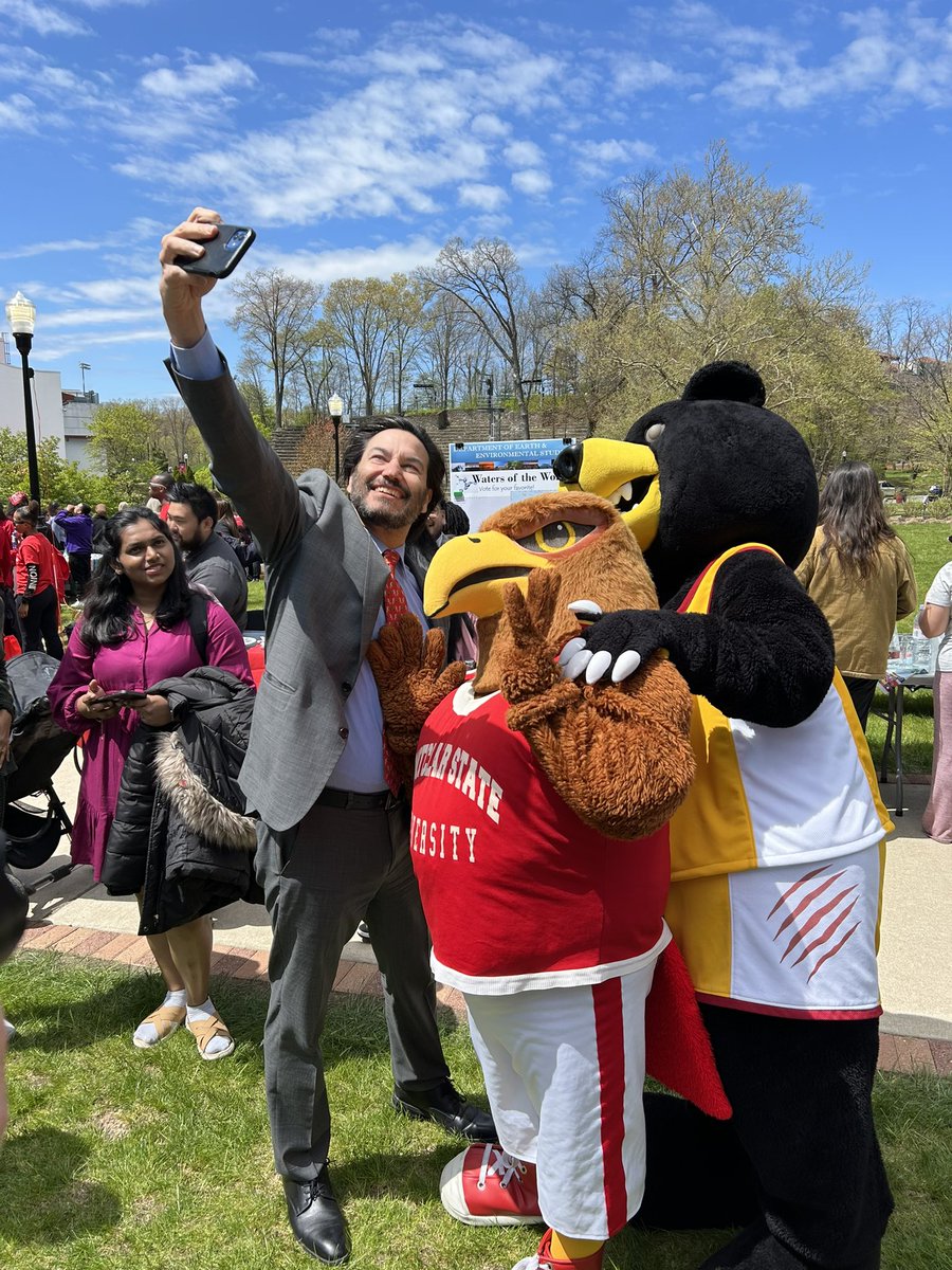 Wouldn’t be a great day on campus without a #Koppellfie 🤳 @JonathanKoppell 

#1Day4Montclair | #WorldsFairDay
