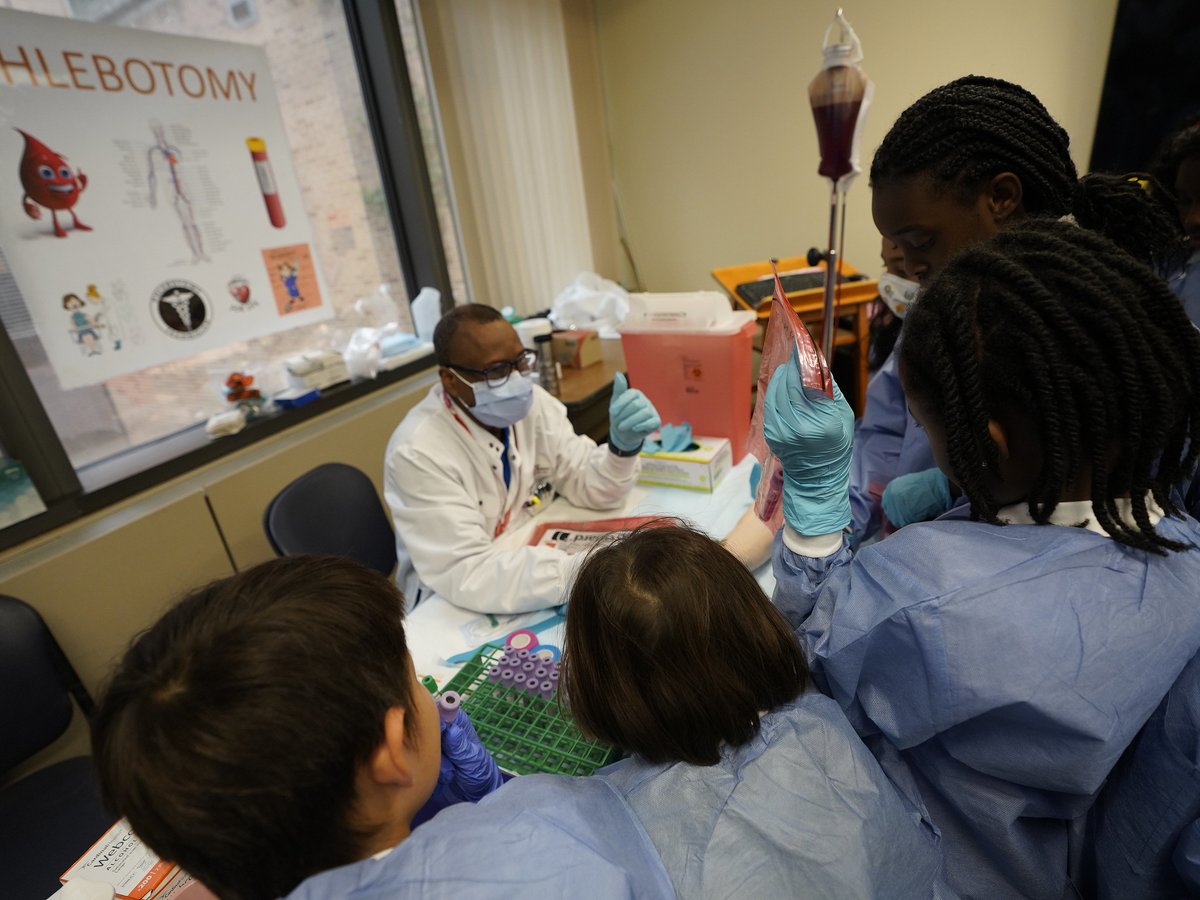 Children of the NIH staff had the opportunity to enjoy a variety of events at the @NIHClinicalCntr today as part of NIH's Take Your Child to Work Day! #TYCTWD #TakeYourChildToWorkDay