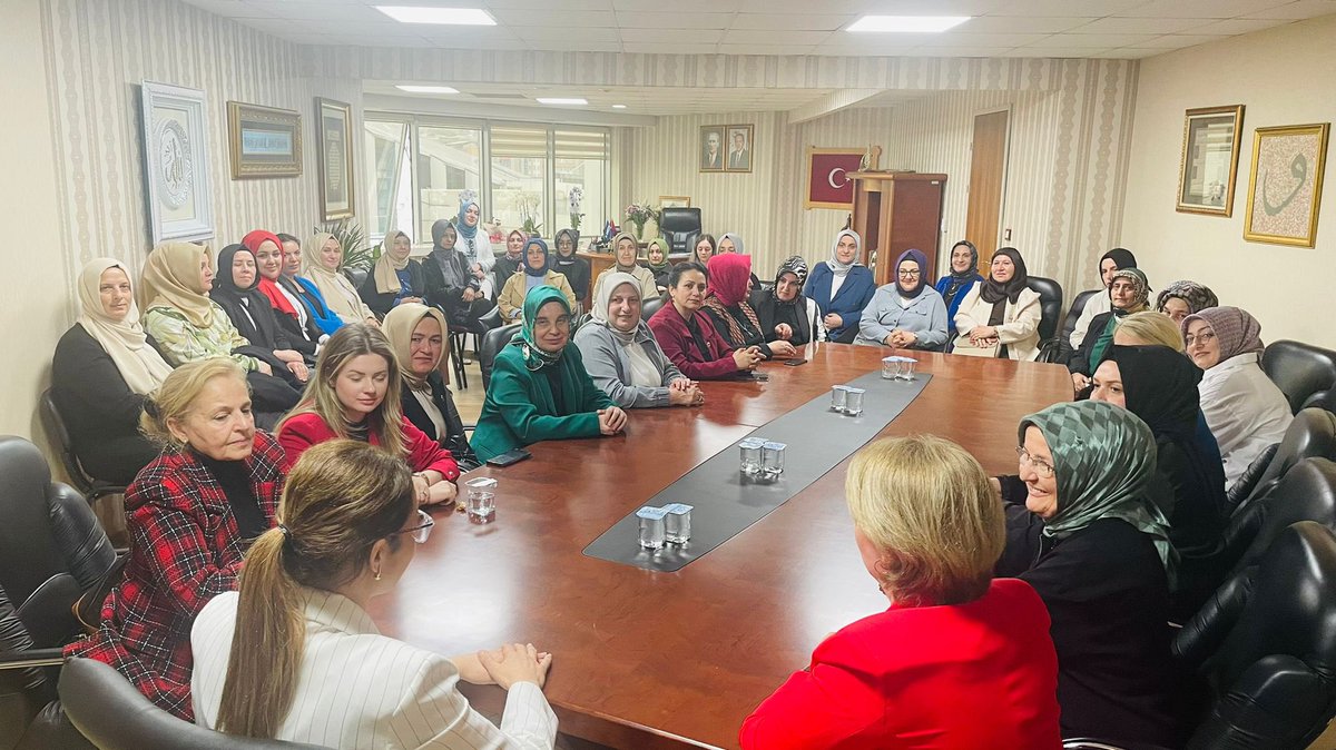 📍#Kocaeli

@kocaelibld Başkanvekilimiz Berna Abiş’e, il kadın kolları yönetim kurulum ile birlikte hayırlı olsun ziyaretinde bulunduk. 

Başkanımıza,görevinde muvaffakiyetler diliyorum.

#KadınlarlaBüyükTürkiyeYolunda 

@aysekesir 
@AKKADINGM 
@akkadinkocaeli 
@SahinTalus…