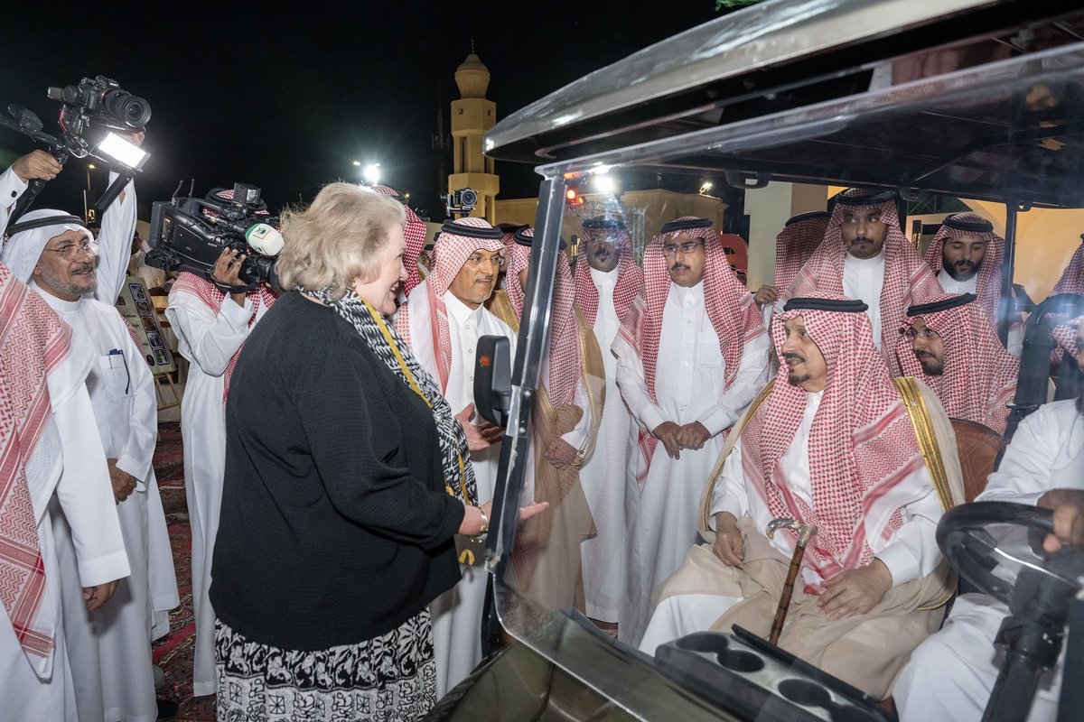 سمو الأمير فيصل بن بندر يزور مهرجان الألبان والأغذية بمحافظة الخرج. riyadh.gov.sa/#/home/news-de… #إمارة_الرياض