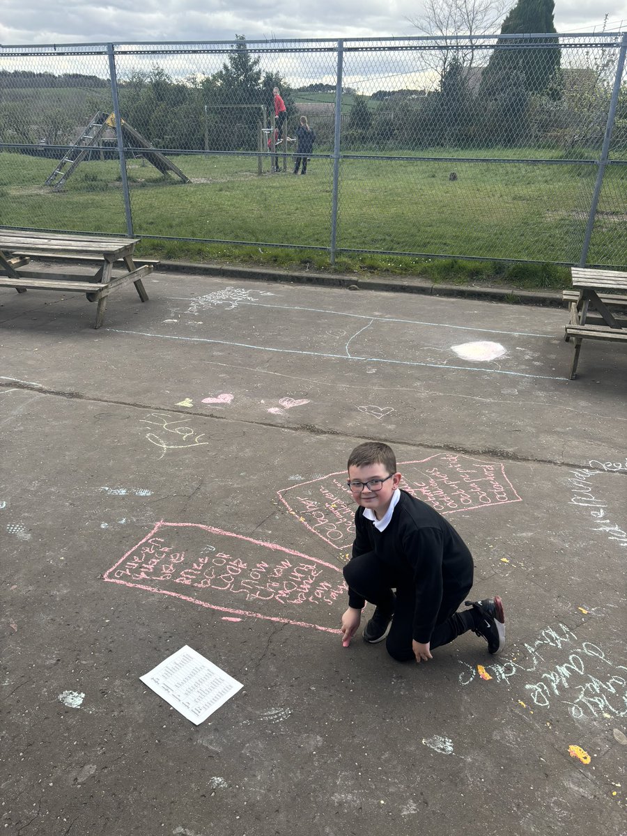 Miss_Isles_HPS's tweet photo. Our spelling lesson today was taken outside today ☀️ https://t.co/XWjEB3Ia7N