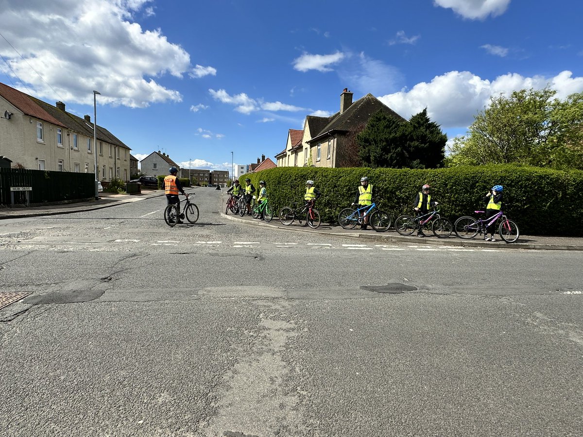 Primary 7 completed their final practical session of Bikeability 2 in the sun ☀️ 🚲 Today, we learned how to safely make a right turn on the road 🛣️  #growdreamachievetogether