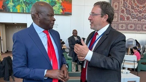 Today, I met with HE July Moyo @HonJuly_Moyo, Minister of Public Service, Labor and Social Welfare of Zimbabwe. We discussed the @UNDP+Zimbabwe partnership the urgent need for action on poverty reduction, #climatechange & finance for development.