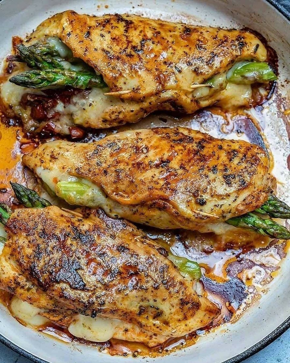 Asparagus Stuffed Chicken Breast 🍱 🙋Don’t forget to Get FREE eBook 🎁📩 'Ketogenic Diet: 365 Days of Keto, Low-Carb Recipes for Rapid Weight Loss' are available. Click the link below to get your ebook 👇 beacons.ai/lowcarbjiji/ By: kalememaybe #lowcarb #dietplanning #keto