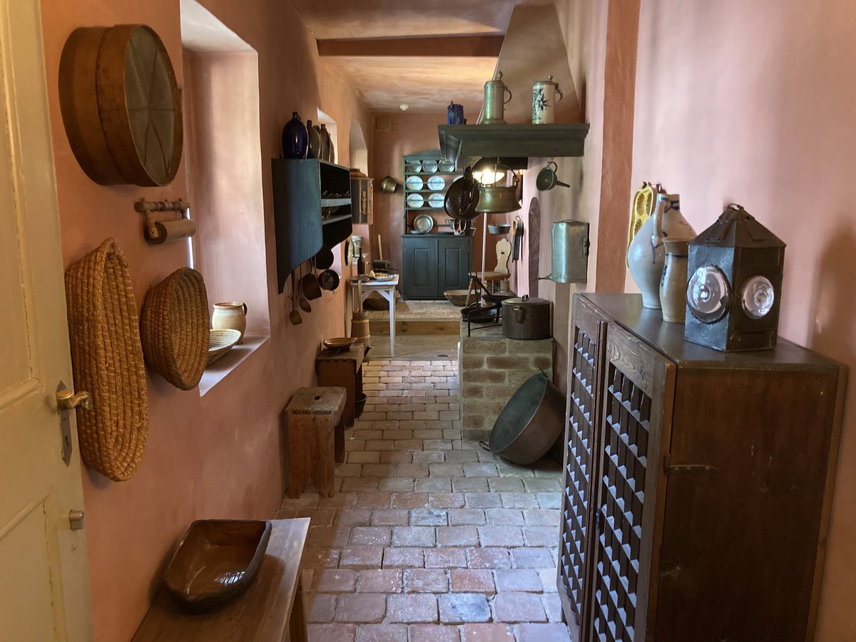 euro_tour's tweet image. ワイマール(ドイツ)。
本日の風景より。
③シラーの家