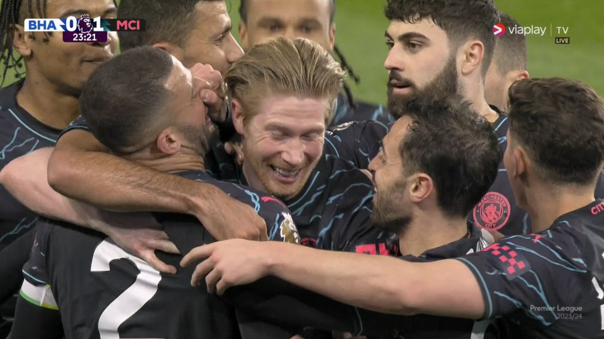 📸 - Walker's nose is getting shut down during the celebrations.