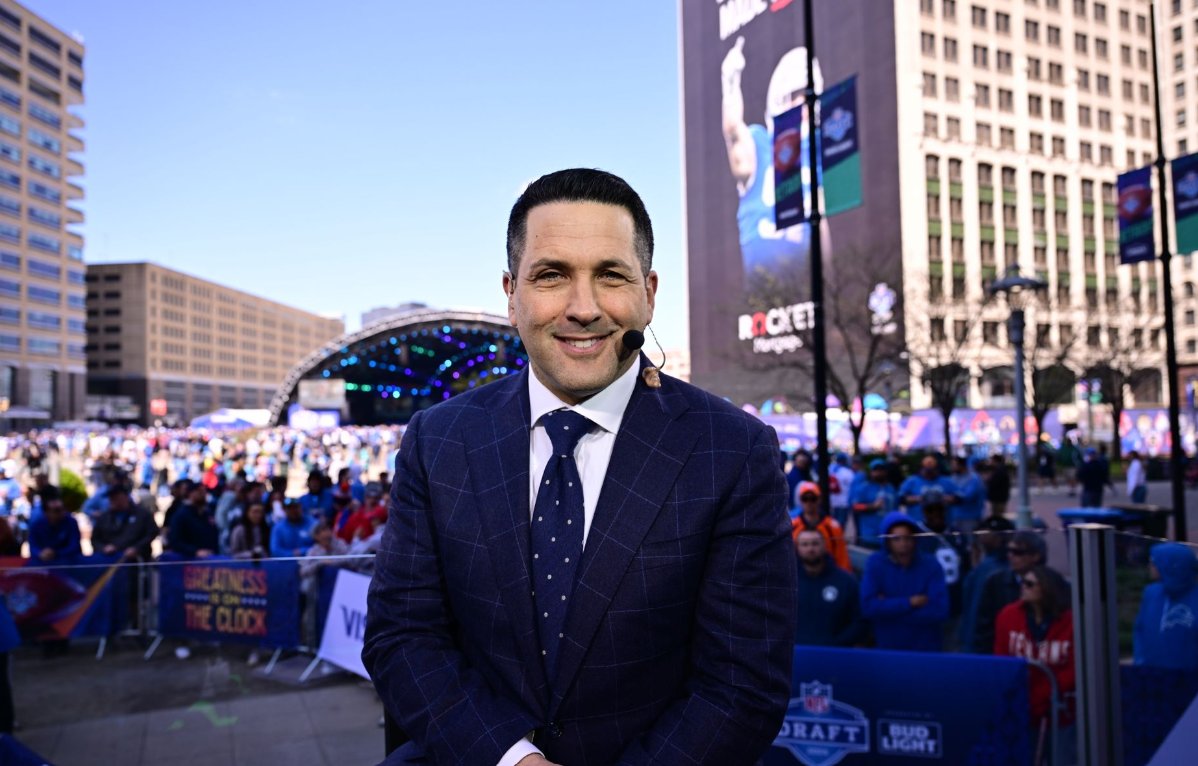 With the @UMich campus a mere 45 miles from Detroit, safe to say Michigan Man @AdamSchefter feels right at home at this year's #NFLDraft Adam's phones will be working overtime tracking J.J. McCarthy and the many other #GoBlue picks this weekend.