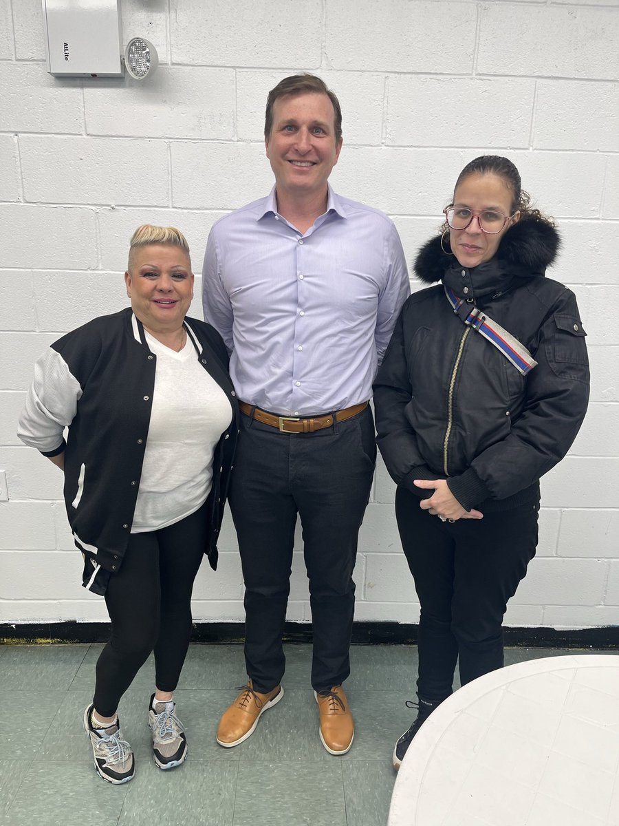 It was a pleasure to meet with NYCHA LES Infill TA Pres. Diana Aldahondo and other board members, who've stepped up after the previous president's passing. My office is helping to make sure repairs are made quickly and correctly so residents’ rent payments are used efficiently.