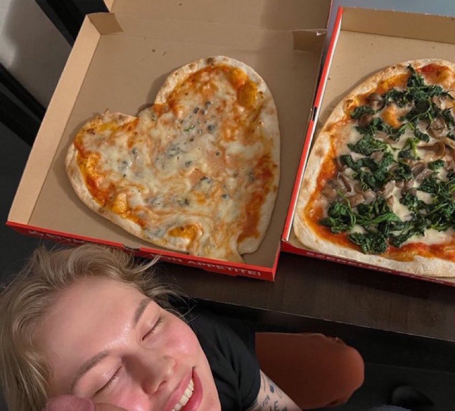 Hayır demeseydi şöyle kalp şeklinde pizzalar yaptırıp yüzünü güldürebilirdim