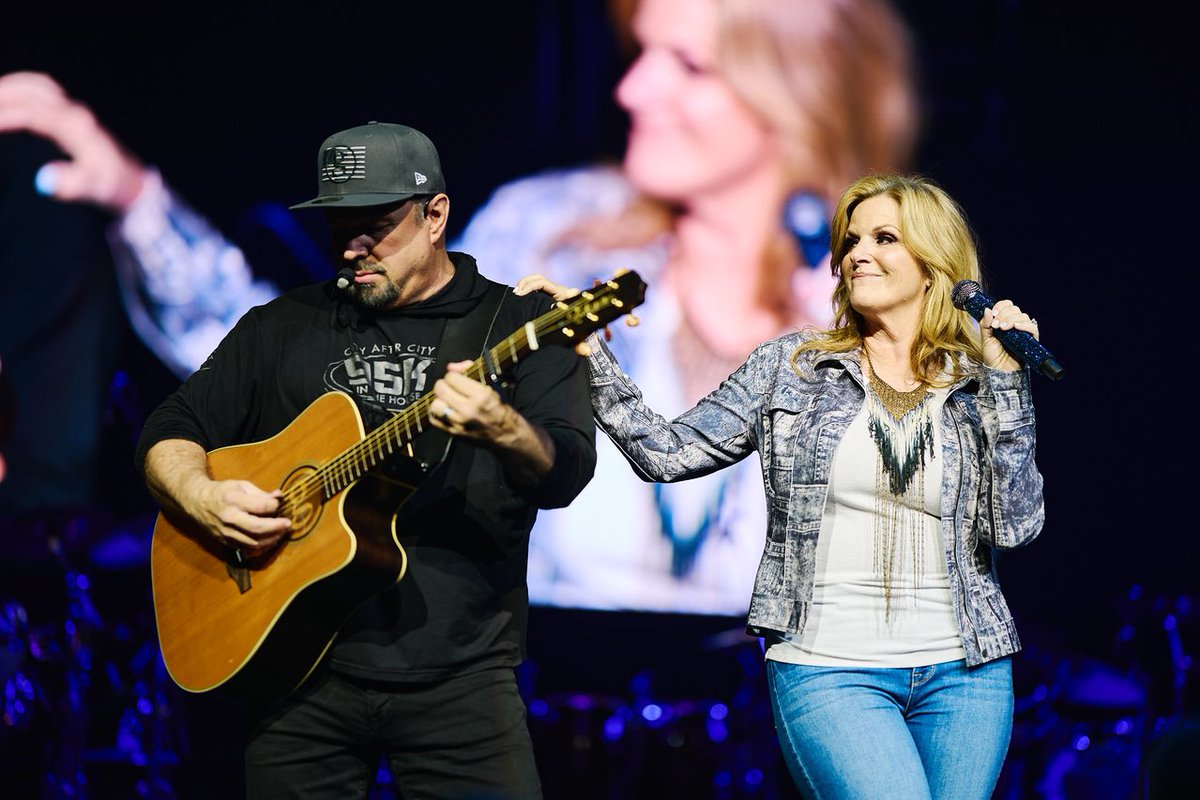 Who’s YOUR plus one? 🤩 @garthbrooks returns to @caesarspalace for three more shows of his Vegas residency this week!
