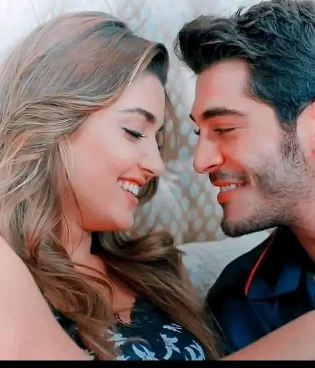 ما أقربني منك وما أبعدني عنك 
وما أشبهني بك رغم اختلافي عَنك
هناك أنت وأنا هنا#نبض_گلبي