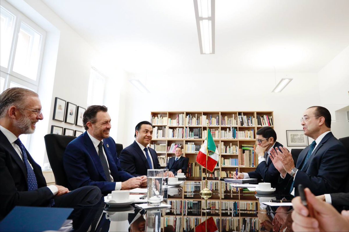 Estuvimos en una reunión con el embajador de México en Austria, José Antonio Zabalgoitia, con quien platicamos sobre cómo potencializar los esfuerzos que se realizan en materia de industria creativa para Querétaro.