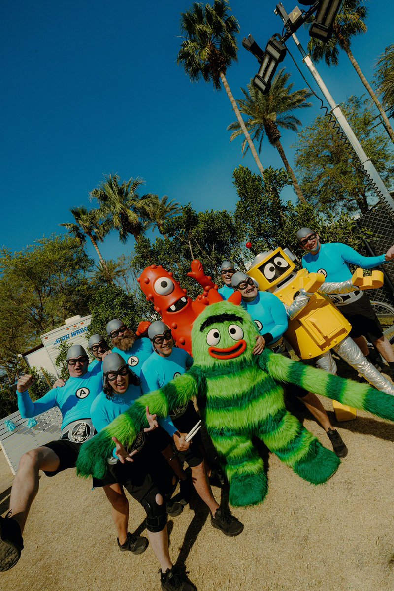 It was so rad getting to hang with our @yogabbagabba friends at Coachella!!! 📸: @coachella