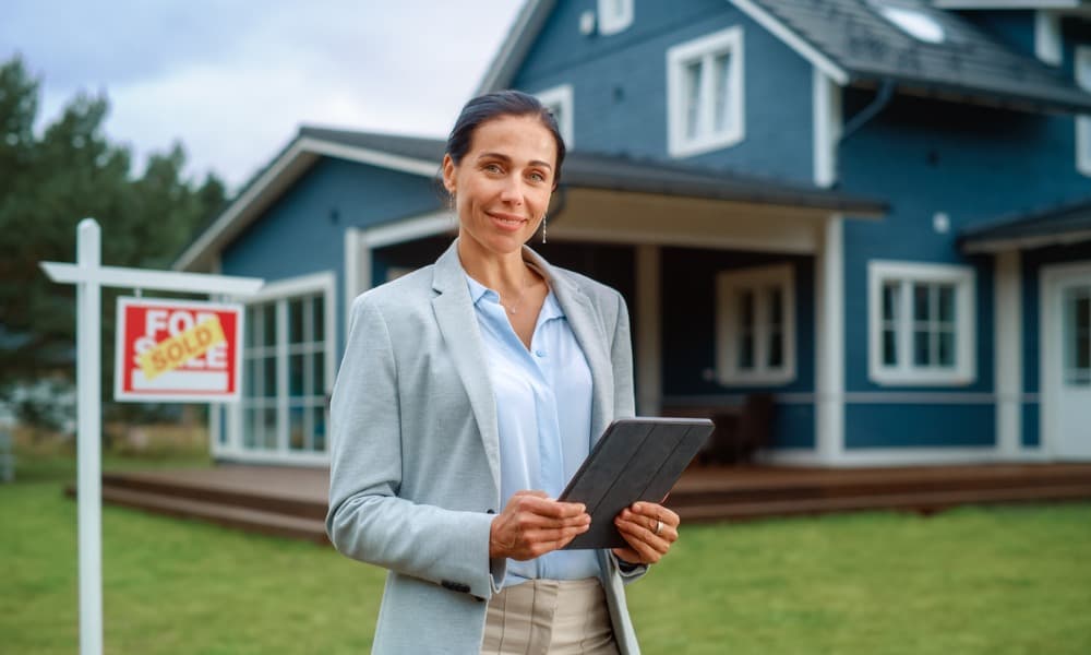 RepDigitalVideo's tweet image. Maintaining brand consistency is crucial for real estate franchisees, but it's not always easy. Find the right balance for your business with tips from our recent article: rep-digital.com/ensure-consist… #BrandConsistency