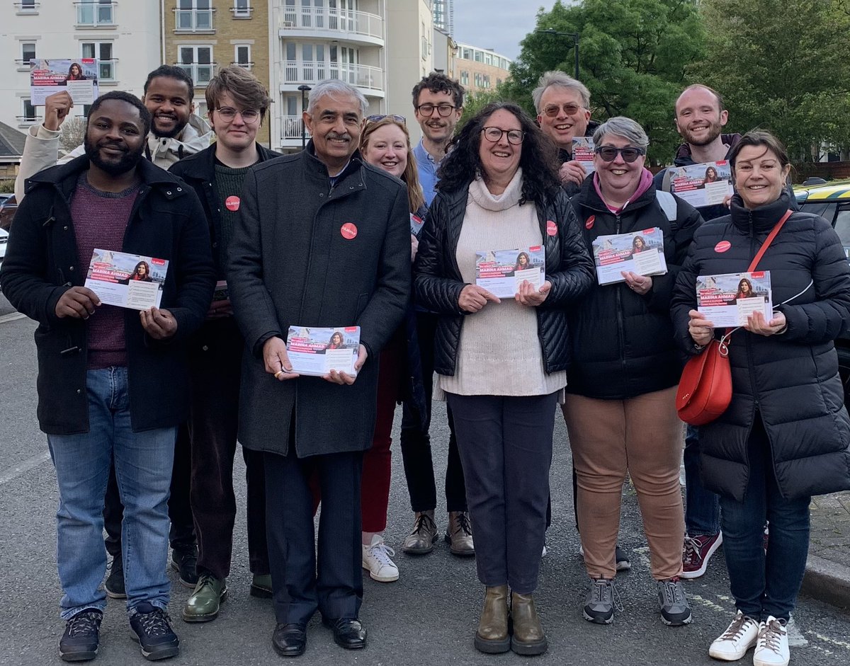 A big group out last night chatting to residents around Garter Way #CanadaWater #Rotherhithe. Lots of good conversations and support for @SadiqKhan and @LabourMarina #VoteLabour