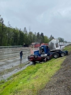 #TrafficAlert NB I-5 north of 320th.  There is a semi / car non injury rollover collision.  Tow trucks on the way. Expect long delays.