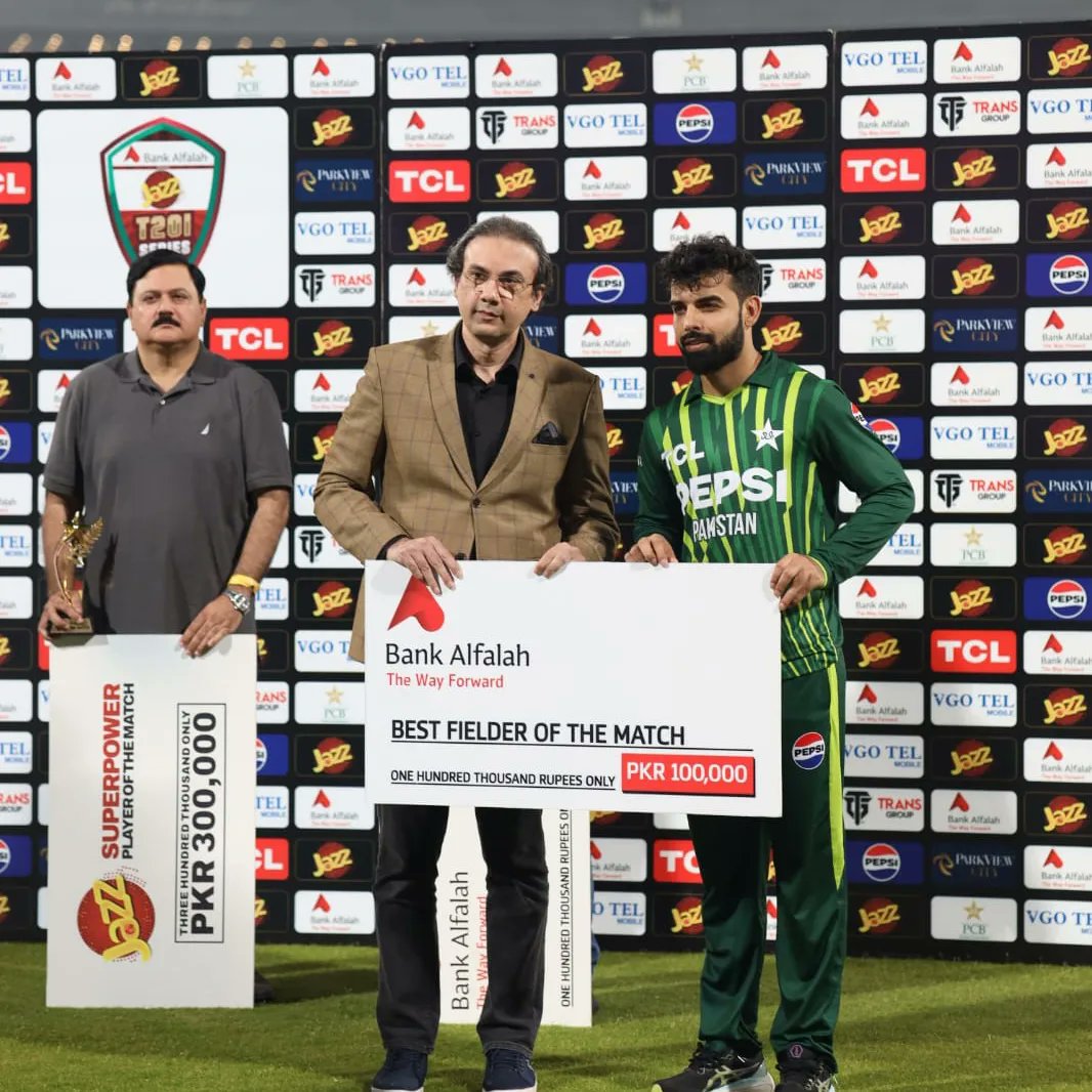 Shadab got the best Fielder of the match award 
#PAKvNZ #ShadabKhan