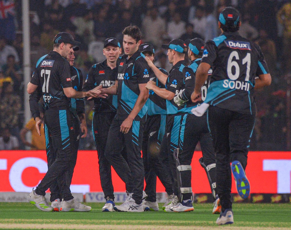 Player of the Match in Lahore! Will O'Rourke with 3-27 to lead the effort defending with the ball in T20I 4. Scorecard | on.nzc.nz/3UisI06 #PAKvNZ