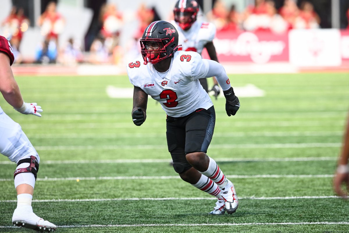 Western Kentucky edge transfer Jaques Evans (@jaquesevans) is taking an official visit to Baylor this weekend, he tells 247Sports. Evans was a first-team all-conference pick in 2022 when he posted 106 tackles, 13.5 TFLs and 8.5 sacks. 247sports.com/college/baylor…