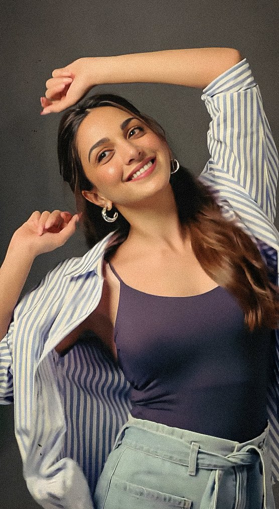 MouniRoyFa's tweet photo. Hotness 🔥📸
#DishaPatani #DeepikaPadukone #TamannaahBhatia #EshaGupta #RashmikaMandanna #Nayanthara #ShraddhaKapoor #KiaraAdvani #PoojaHegde #KeerthySuresh #KritiSanon #JanhviKapoor #KajalAgarwal #MalavikaMohanan #SunnyLeone #KareenaKapoor #PriyankaChopraJonas #MouniRoy https://t.co/Um6Ia8VGfV