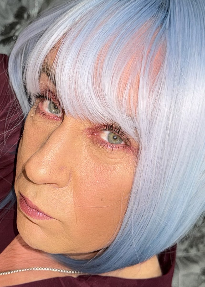 Kirstysummers6's tweet photo. Green eyes girls anyone x please retweet xx https://t.co/OGcBPYyaXS