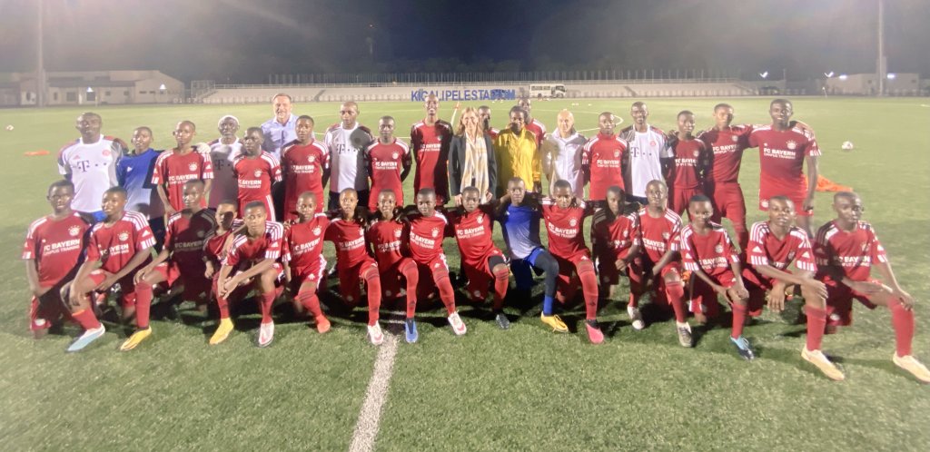 Thank you @rwanda_sports and @FERWAFA for the great tour of the football academy, part of the partnership between the German football club Bayern Munich and Rwanda.