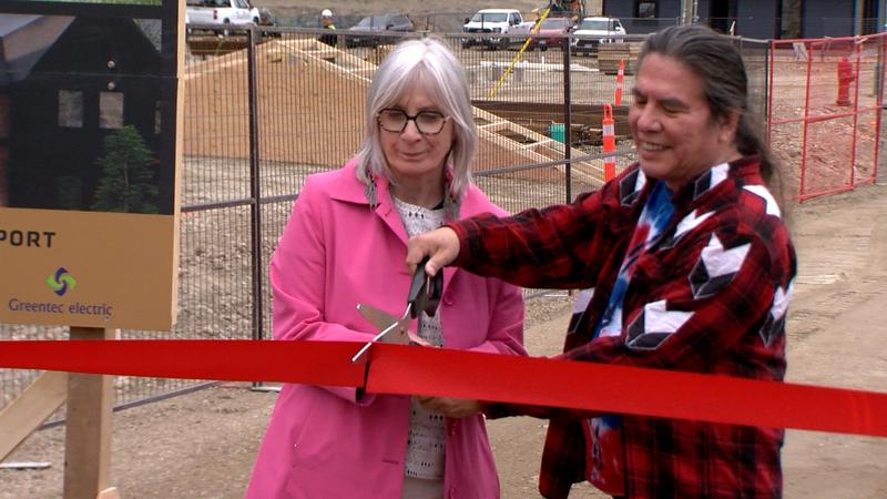 Eight months after wildfire destruction, Skwlāx Rapid Housing Project yielding results dlvr.it/T61K2w #Kamloops