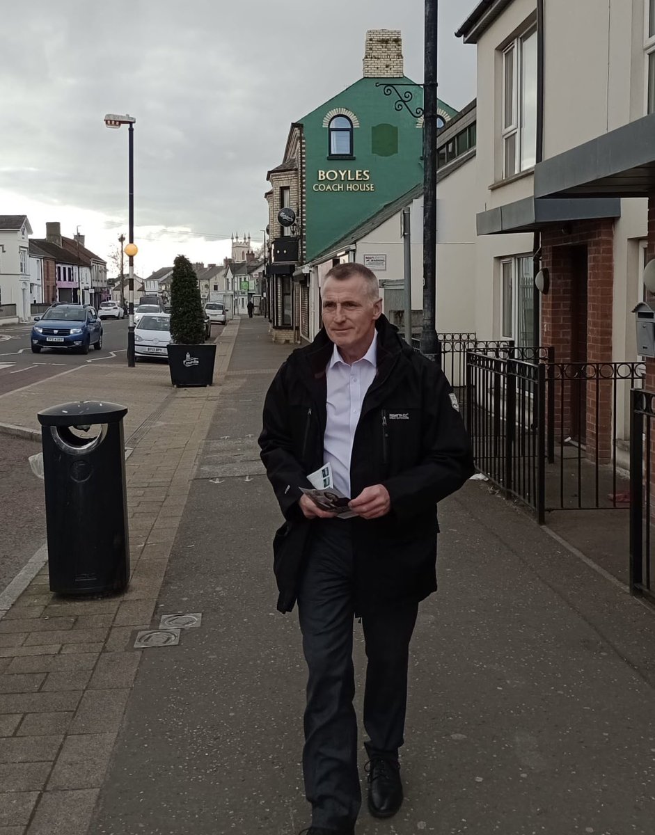 DeclanKearneySF's tweet image. Electoral registration &amp;amp; political canvass in #Crumlin this evening. 

Listening to local people’s priorities &amp;amp; concerns, &amp;amp; discussing the politics of change

#WorkingForAll
