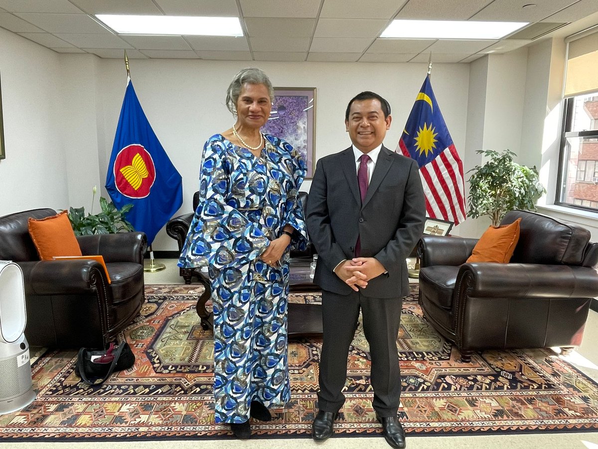 On 24th April, 🇲🇾 PR @DDFaisalM warmly welcomed the new @UNFPA Representative to Malaysia, Dr. Julitta Onabanjo. Both discussed ways to strengthen existing cooperation between Malaysia and the UNFPA to greater heights. All the best in your assignment Dr. Onabanjo!