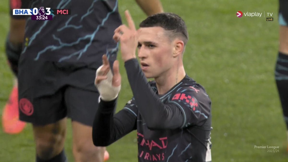 📸 - Phil Foden with his cold trademark celebration.