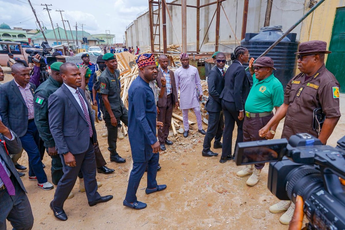 Honourable Minister Olubunmi Tunji-Ojo (@BTOofficial) alongside the Controller General of the @CorrectionsNg (NCoS), Haliru Nababa visited the Suleja Medium Security Custodial Centre following the rainstorm that led to the collapse of the perimeter fence of the facility, through…