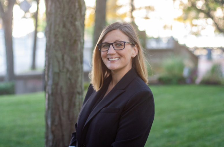 Dr. Harrison (@patientatcenter) is receiving the Dean's Award for Excellence in Research Collaboration. As the Brown @IMPACTCollab1 Executive Director, she orchestrates and participates in research collaboration with researchers and people impacted by dementia across the US. /end